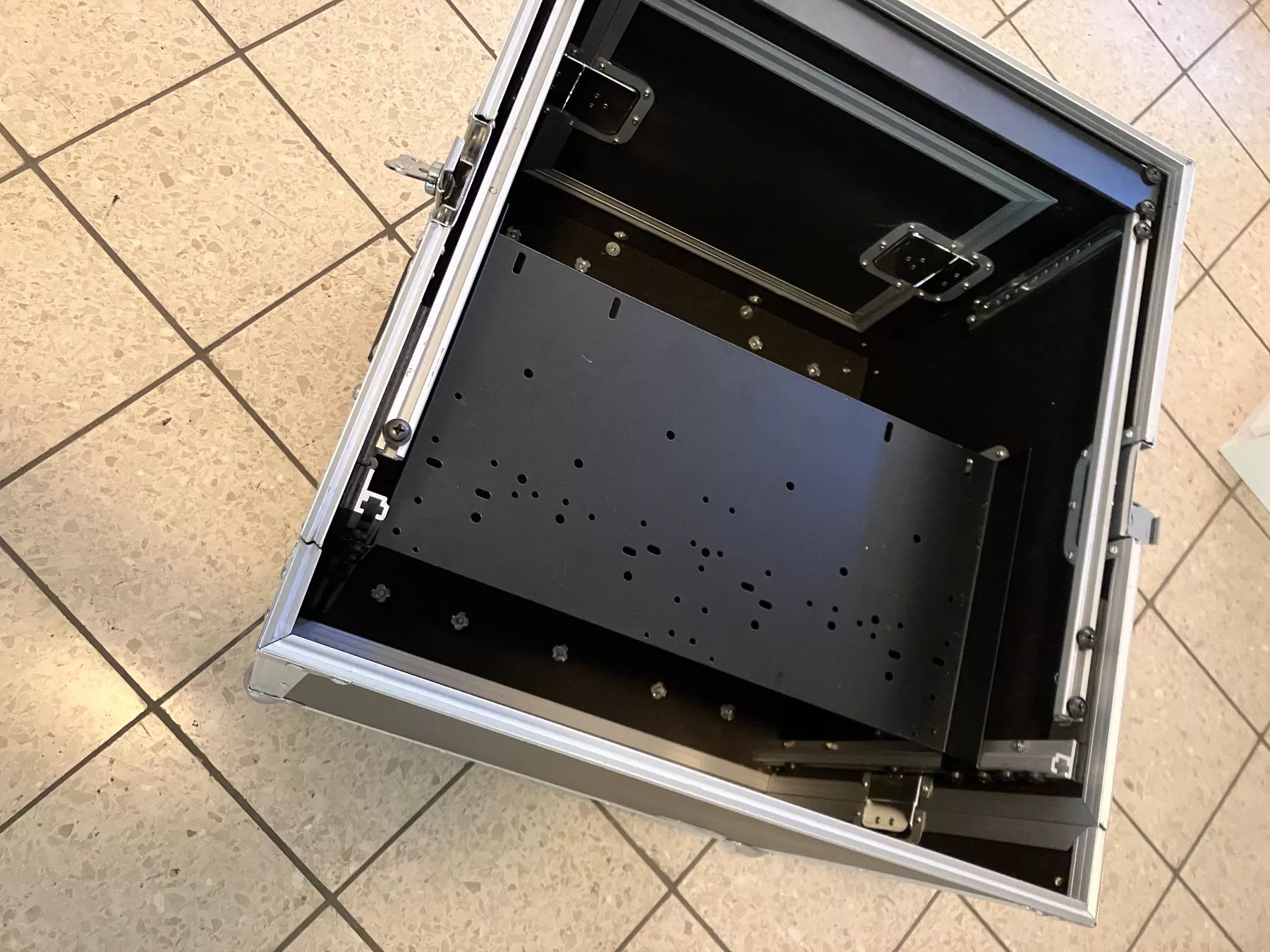 Altri accessori: 19" Rockcase by Warwick - Rack mir Rollen – Usato da Eiken venduto da Vivaldi01 1