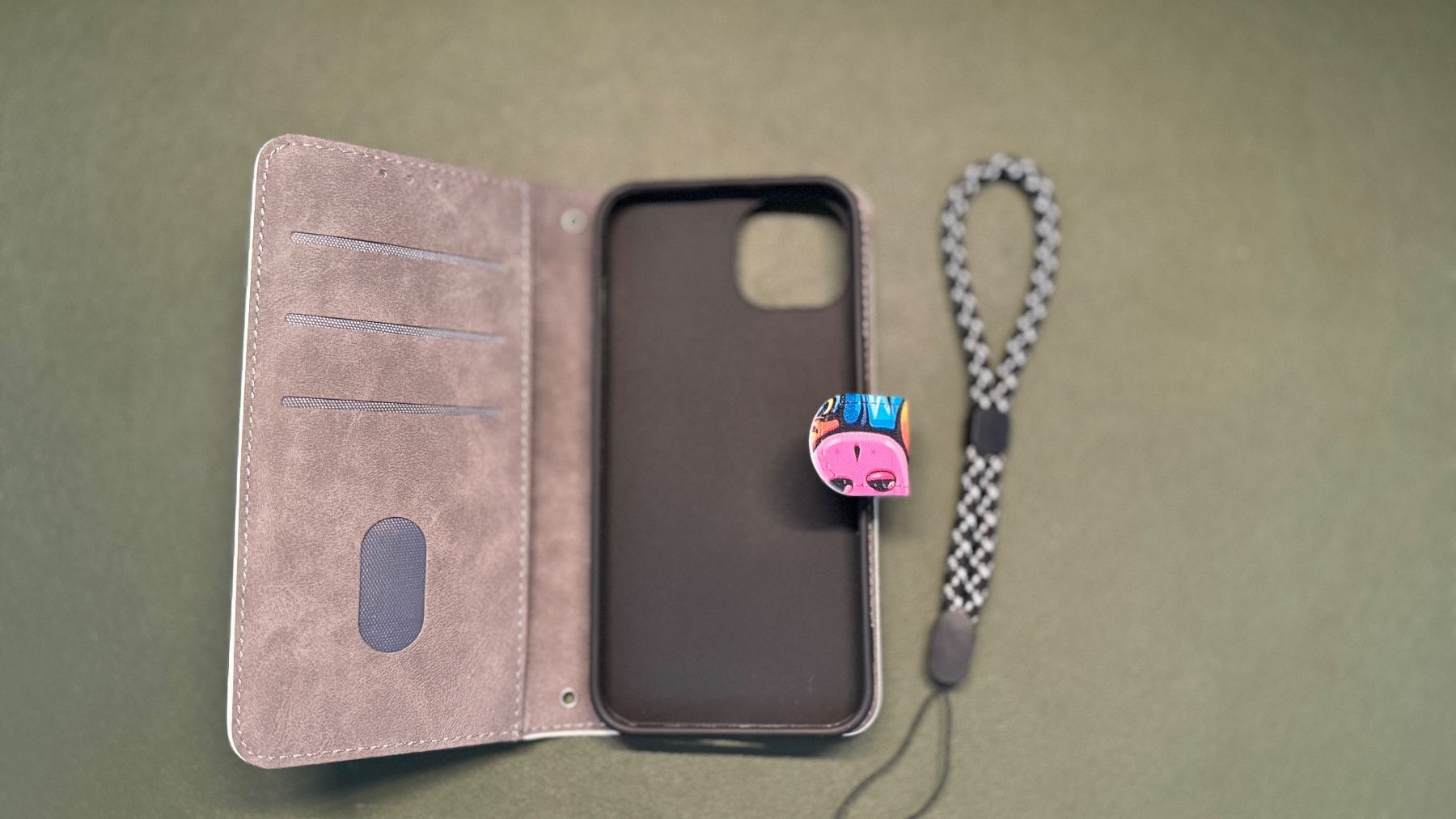 Apple Cover & Protezioni schermo: iPhone 13 - Handyhülle Flip Case - neu – Usato da Regensdorf venduto da Ragi_Offers 1