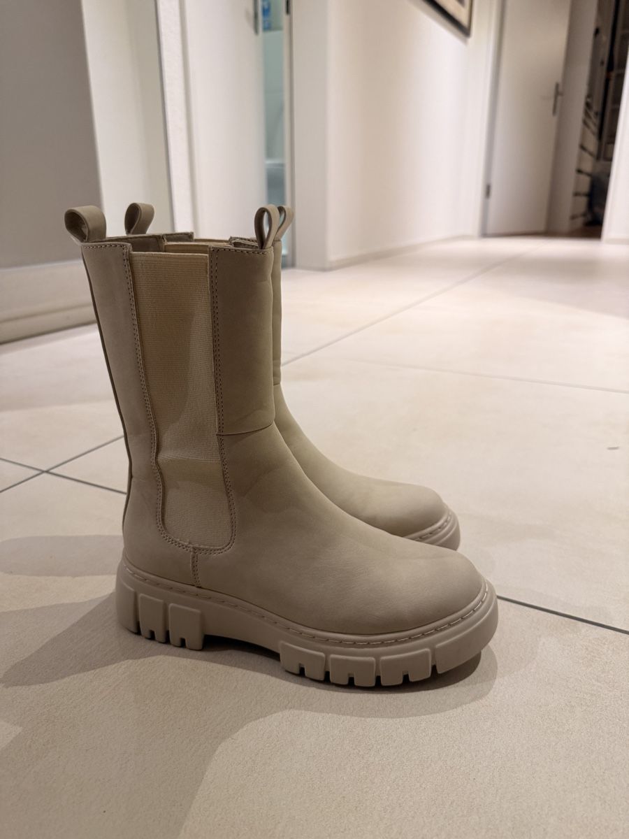 Chaussures femmes: Wunderschöne beige Stiefel – Neuf (Voir description) à Buttikon SZ par maticivy
