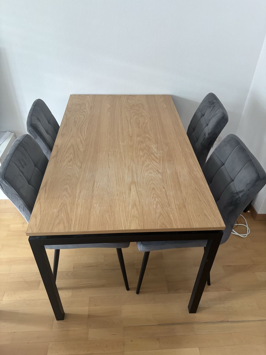 Set di tavolo e panche: Dining Table & 4 Chairs – Usato da Kloten venduto da kei_xcp5 1
