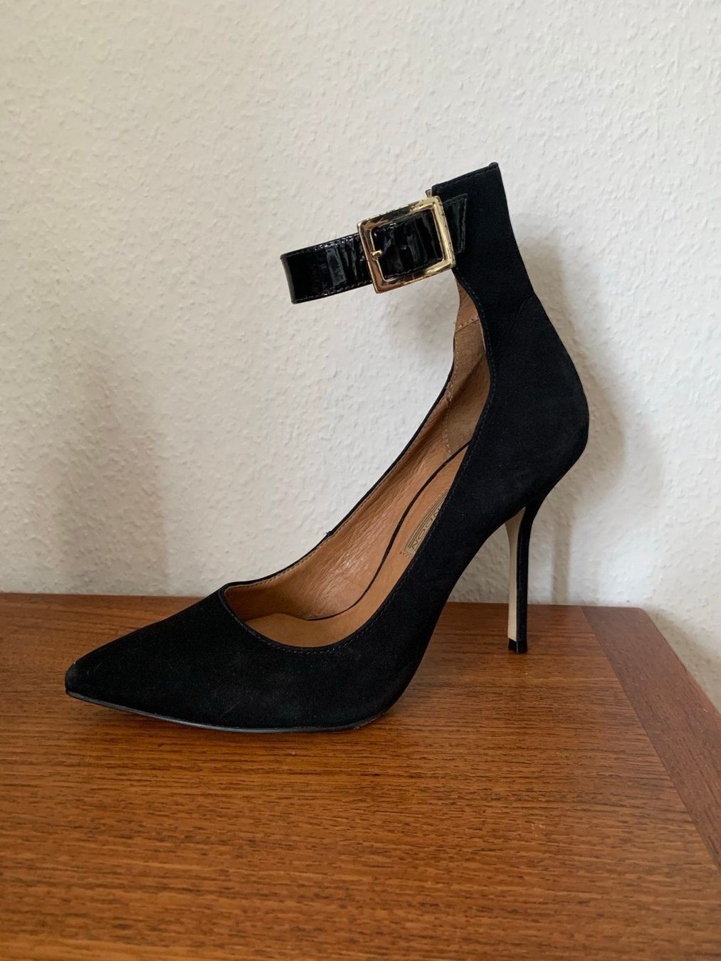 Buffalo Chaussures femmes: BUFFALO - Riemchen Leder Pumps schwarz – D'occasion à Zürich par Diazaio 1