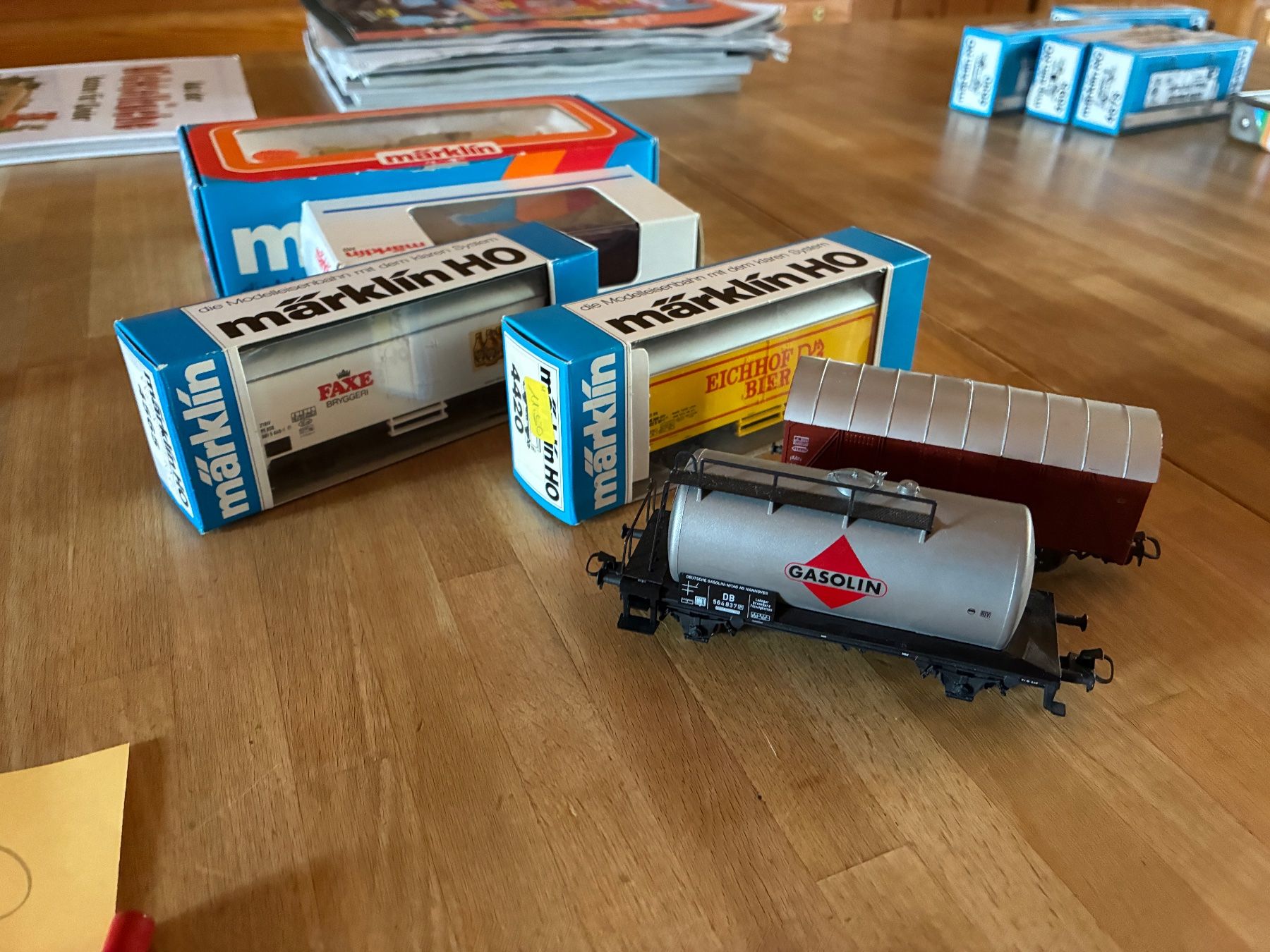 Märklin Modelleisenbahnen: Märklin 2 Loks mit Güterwagen – Gebraucht aus Reigoldswil von Frog40 1