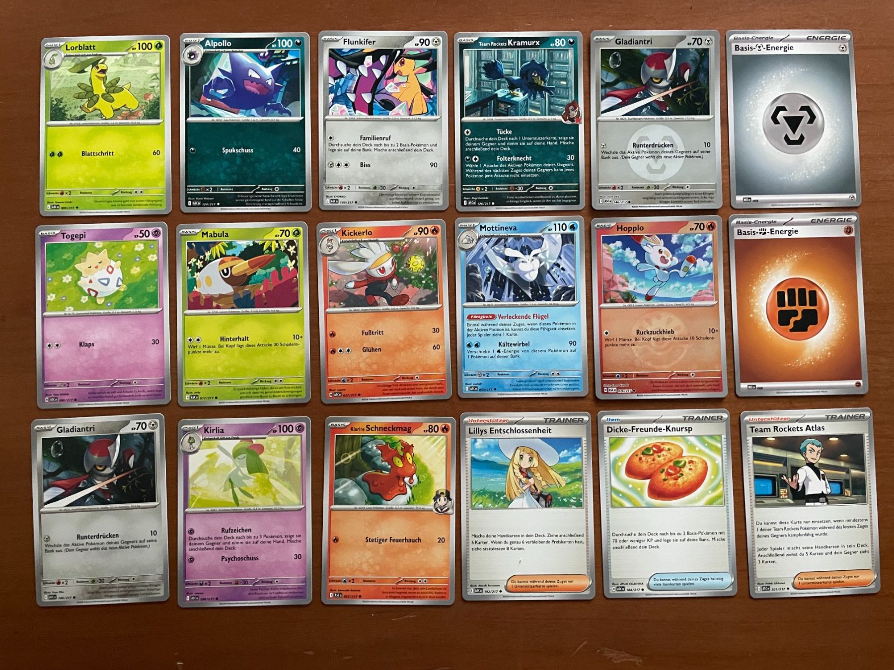 Pokémon Carte collezionabili: Pokemon Karten Set (Versand gratis) – Nuovo (secondo la descrizione) da Chur venduto da Angerson