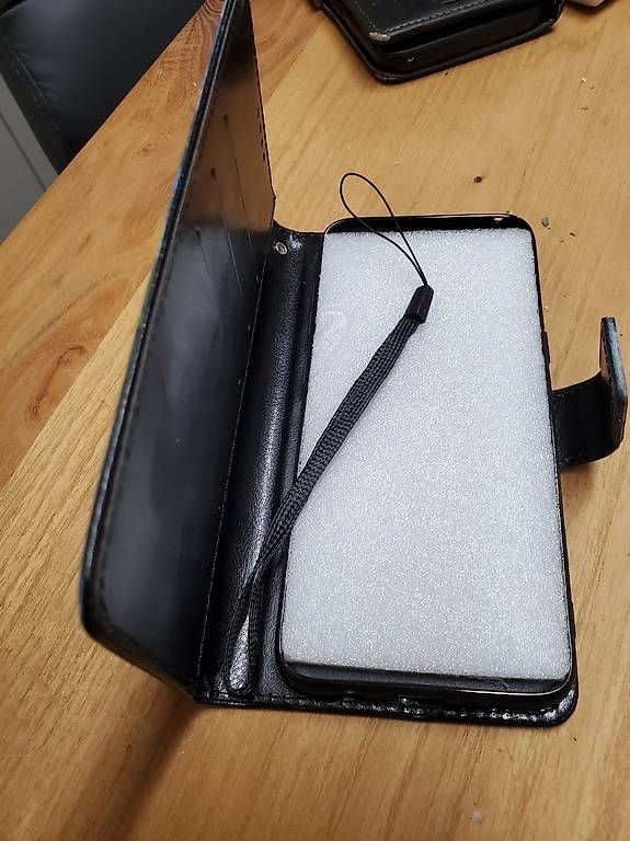 Samsung Handys / Smartphones: Handyhülle S8 – Gebraucht aus Aarau Rohr von chr_fw9y 1