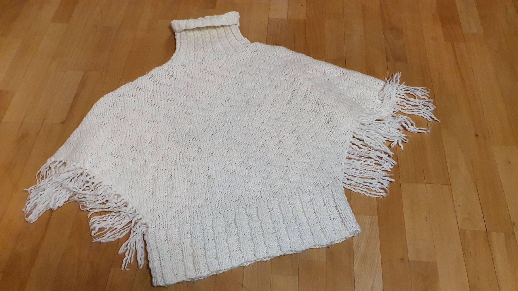 Altro in Moda donna: Weisser Strickponcho mit Fransen Gr. 40/42 – Usato da Wald ZH venduto da CapLux 3