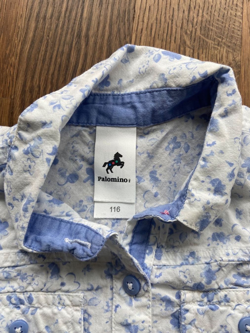 C&A Camicette, T-shirt & Top: sommerliche Bluse hellblau-weiss, C&A, Gr. 116 – Usato da Au ZH venduto da cafisafr 2