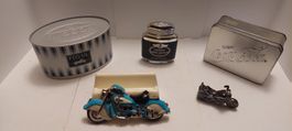 Motorcycle memorabilia, lots de quatre collectibles