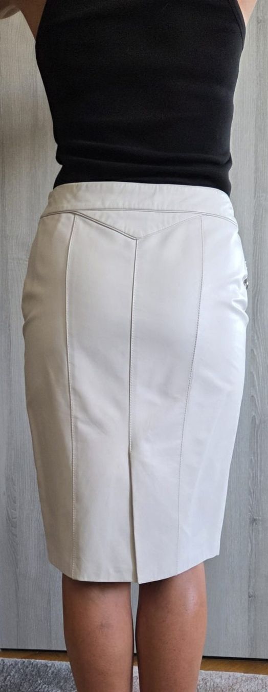 Versace Gonne: Jupe en cuir Versace Classic, taille S. – Usato da Neuchâtel venduto da wikit 1