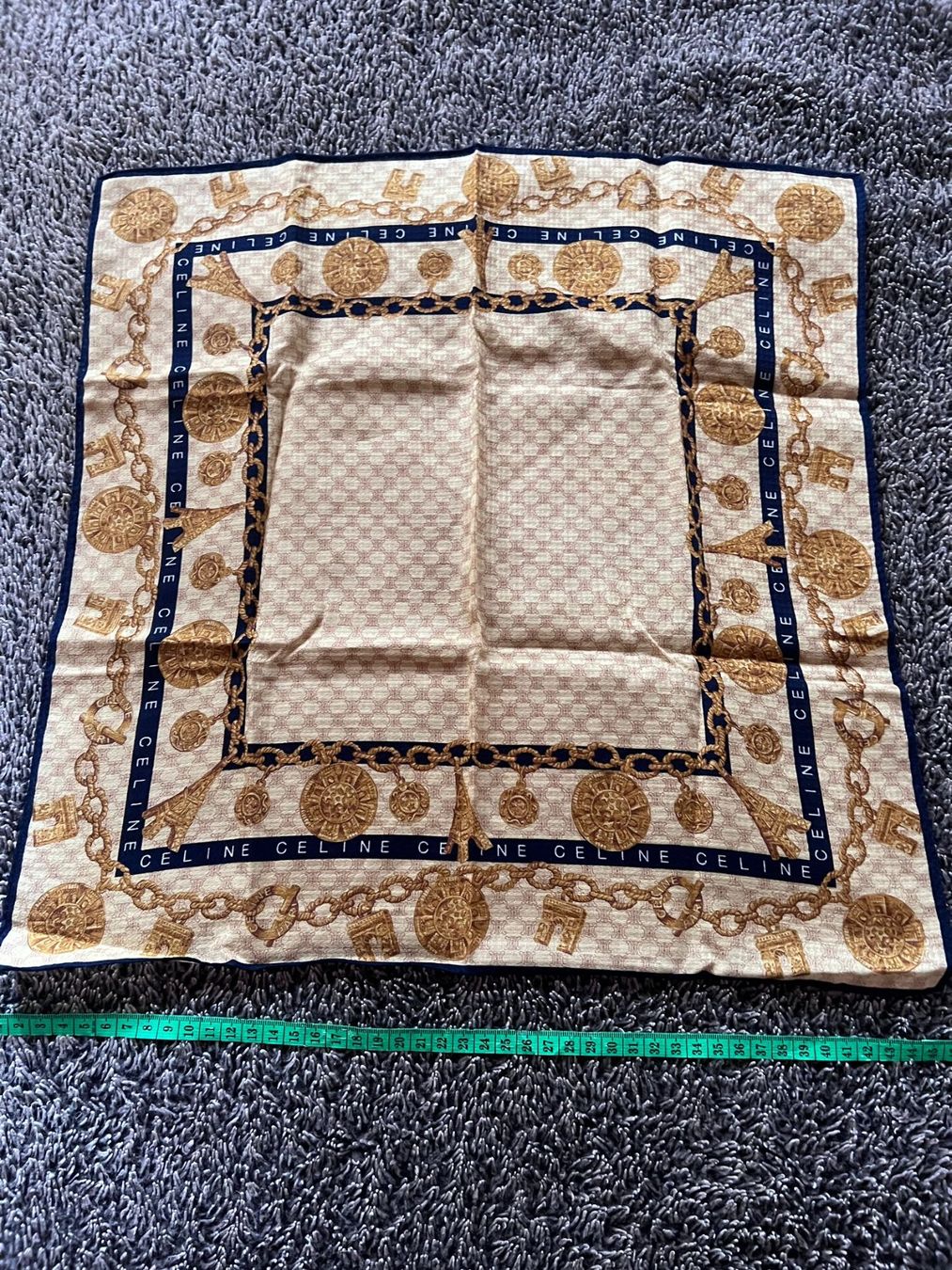Celine Foulard & Sciarpe: CELINE Paris Vintage Tuch Chain Muster – Usato da Winterthur venduto da Dejv 2