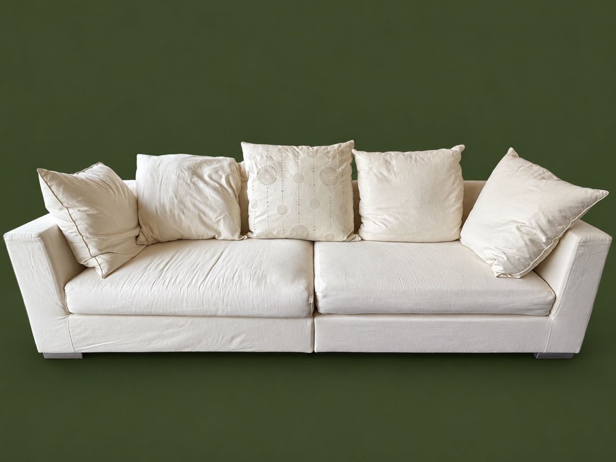 Sofas: Large Cream Colored Corner Sofa with Cushions Used Condition – Gebraucht aus Thalwil von val_q76v
