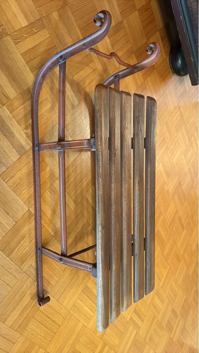 Toutes les décorations: Antiker Schlitten – D'occasion à Walliswil b.Wangen par CharlotteGarde