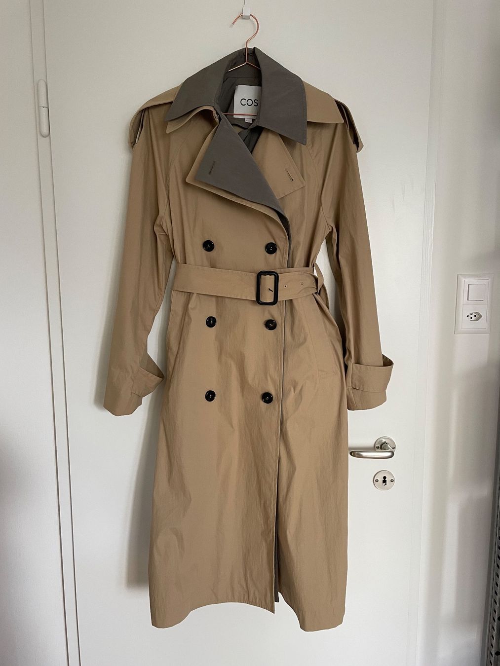 Cos Cappotti: COS Trenchcoat oversize – Nuovo (secondo la descrizione) da Zürich venduto da Nhpp