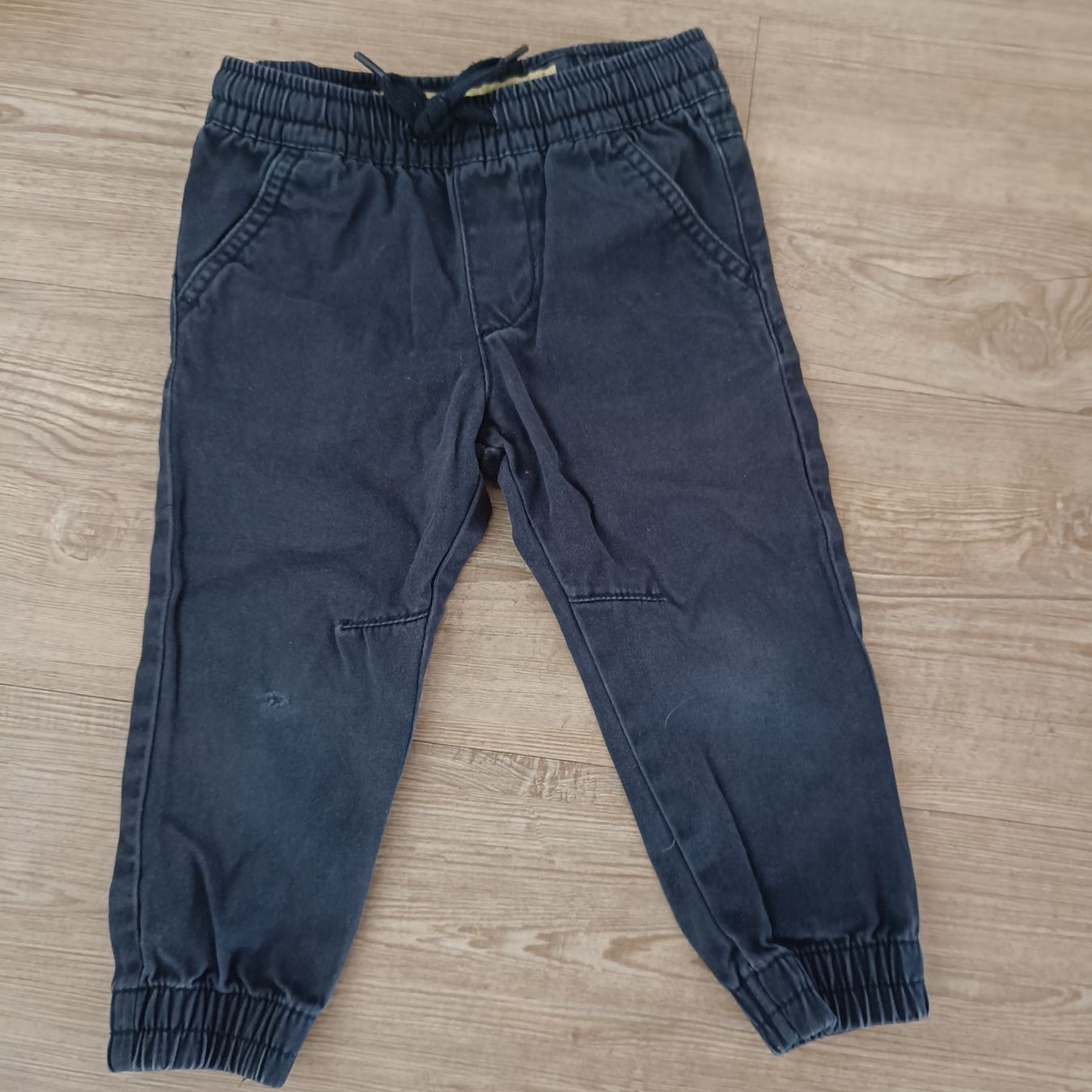 Pantalons: Hose Grösse 92 – D'occasion à Jaberg par urig17.