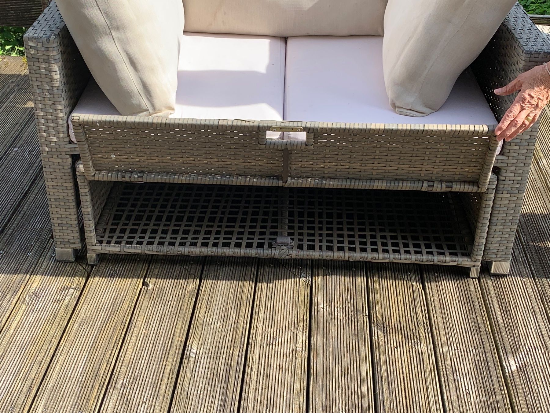 Sofas: Lounge Garten Terrasse Sofa Sitzmöbel wetterfest – Gebraucht aus Nussbaumen AG von  1