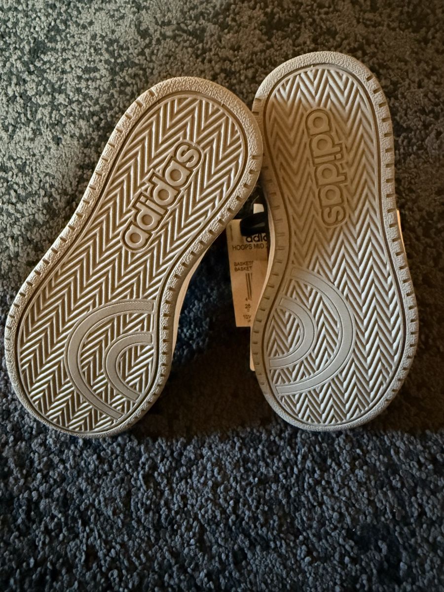 Adidas Scarpe per ragazzi: Neue Adidas Turnschuhe Grösse 28 – Nuovo e nell'imballaggio originale da Hersiwil venduto da Sheila1986 2