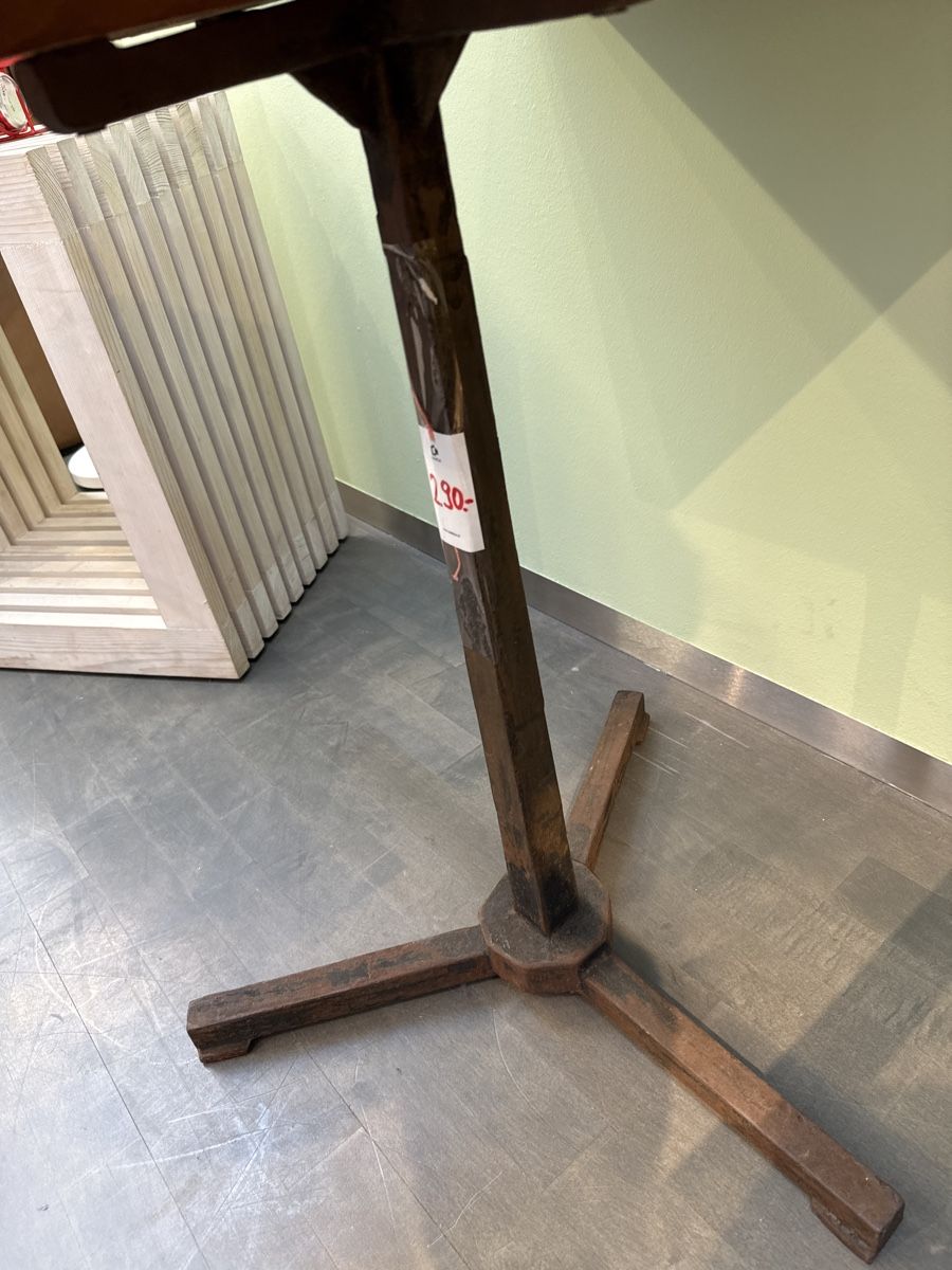 Tische: Bistrotisch mit Gussfuss – Gebraucht aus Dagmersellen von casatualiq 4