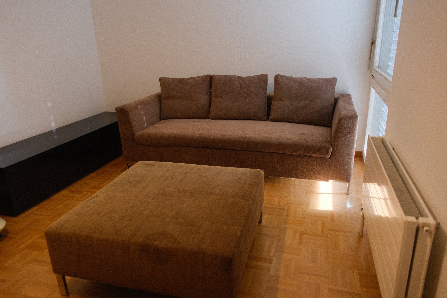 Sofas: Designer Schlafsofa / Bettsofa mit grossem Hocker – Neu (gemäss Beschreibung) aus Weinfelden von PoJeje