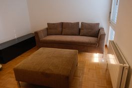 Schlafsofa / Bettsofa mit grossem Hocker – Braun/Taupe