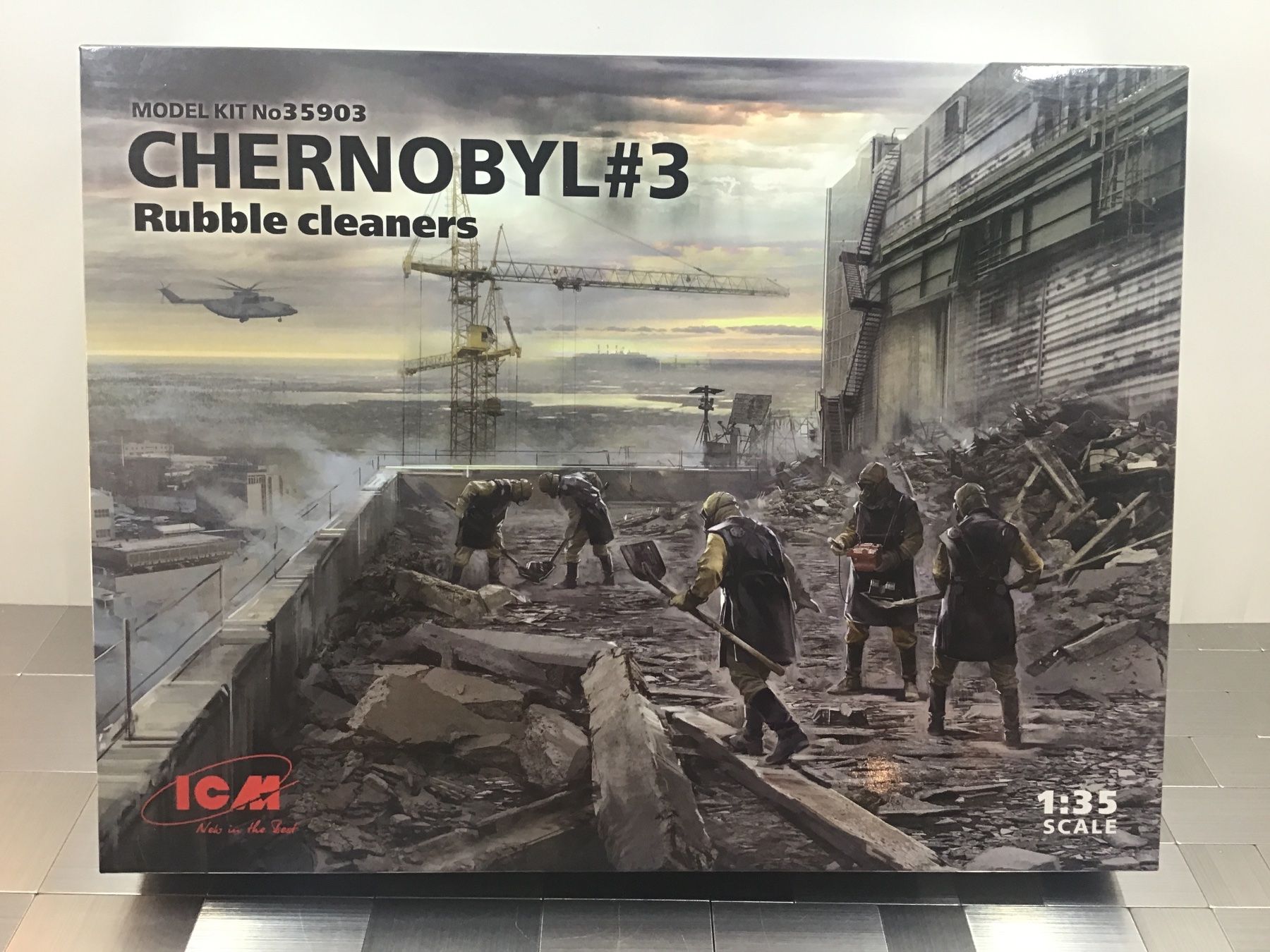 Modellbausätze & Standmodelle: MODEL CHERNOBYL #3 RUBBLE CLEANERS 1:35 – Gebraucht aus Männedorf von Spezial-Modelle