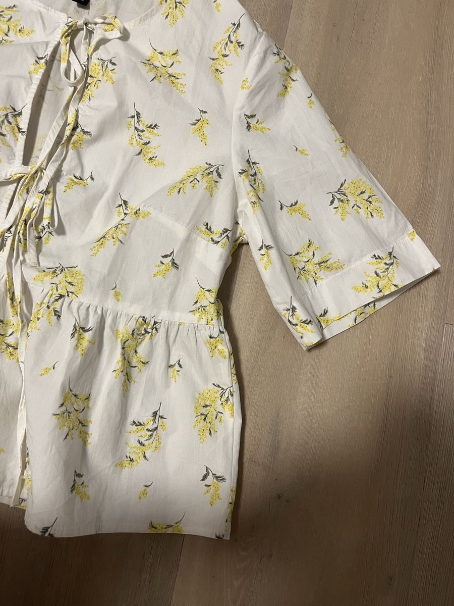 H&M Camicette: Kurzarmhemd geblümt XS neu – Nuovo (secondo la descrizione) da Birrwil venduto da vanyboo 2