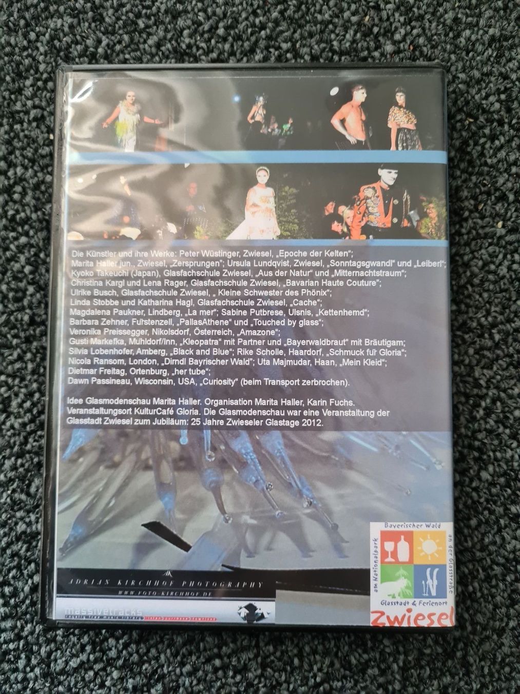 Tutti i DVDs: GLASMODENSCHAU IN ZWIESEL(10812) – Usato da Ruswil venduto da M71 1