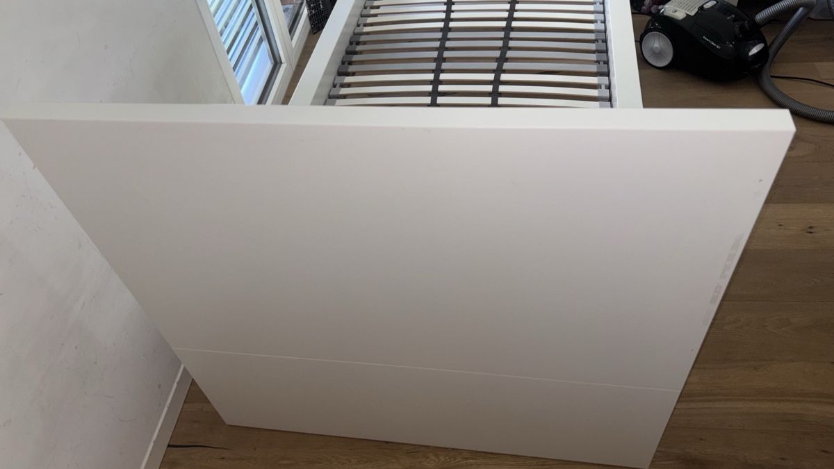 Lits: IKEA Bett inkl. Lattenrost – D'occasion à Niederlenz par wimpii 3