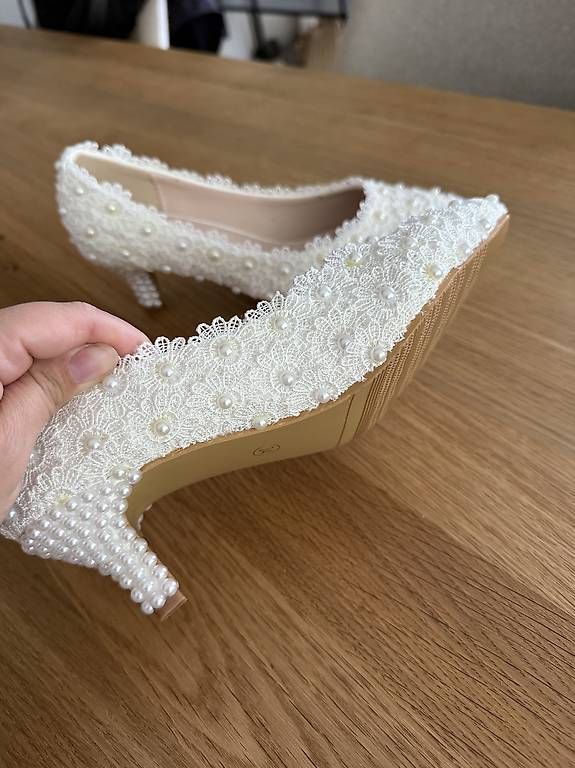 Scarpe da donna: Brautschuhe mit Perlen Gr. 36 NEU – Usato da Gwatt (Thun) venduto da Bennae 1