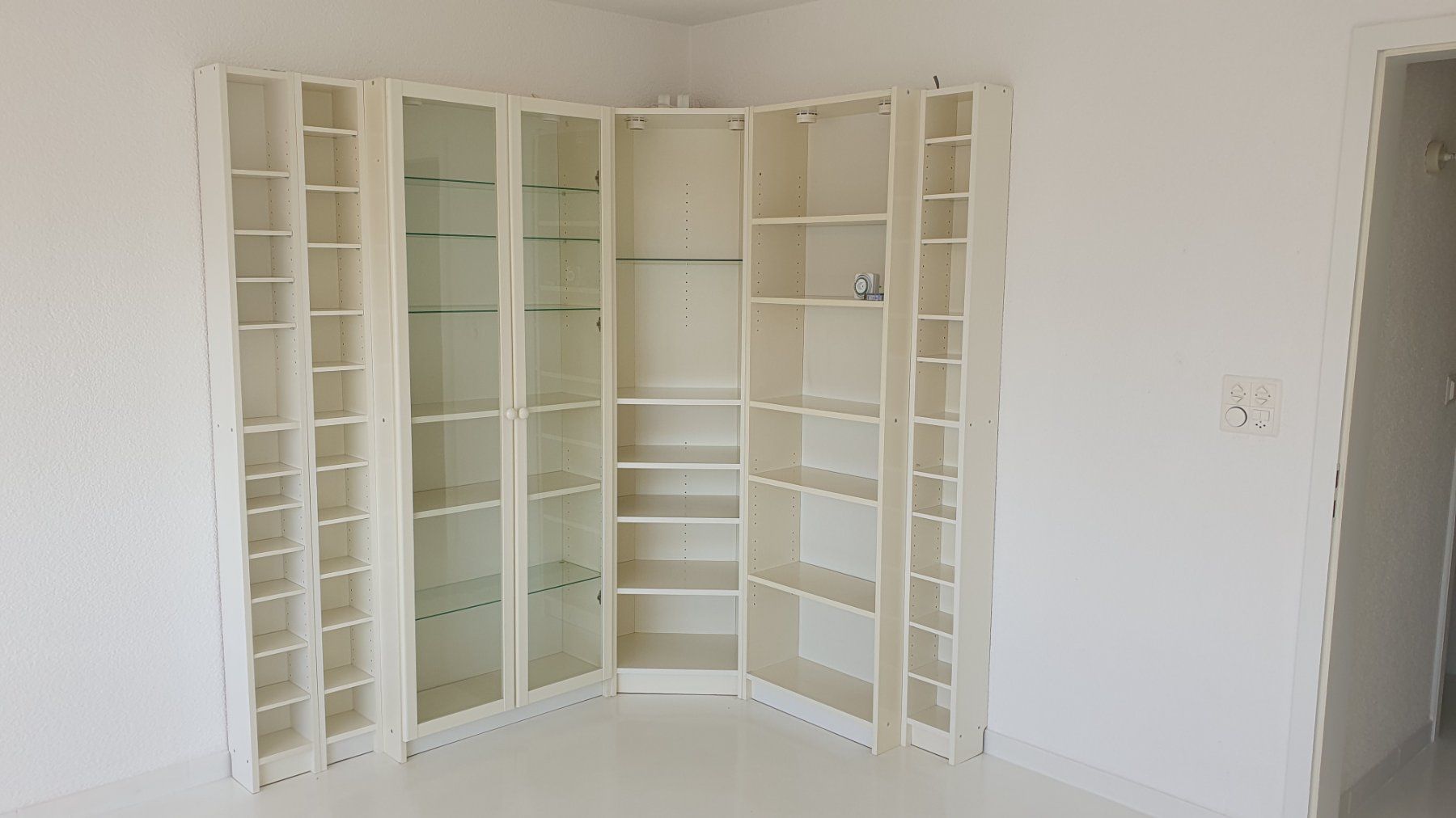 Regale: Modulare, elegante Bücherwand, aufteilbar – Gebraucht aus Jona von Lucie.P
