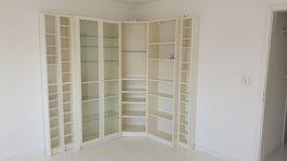 Modulare, elegante Bücherwand, aufteilbar