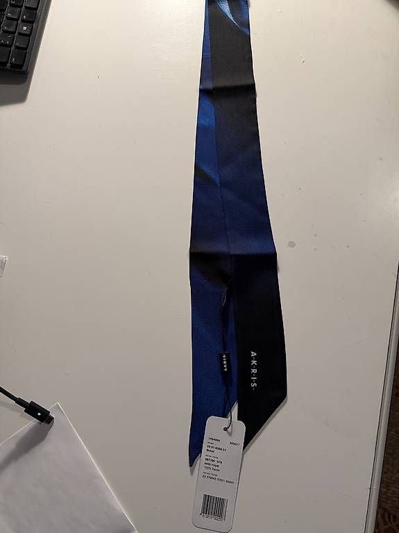 Foulard & Sciarpe: Akris Schal, Seide, Farbe navy-royal – Usato da Lenzburg venduto da SilvanZurich