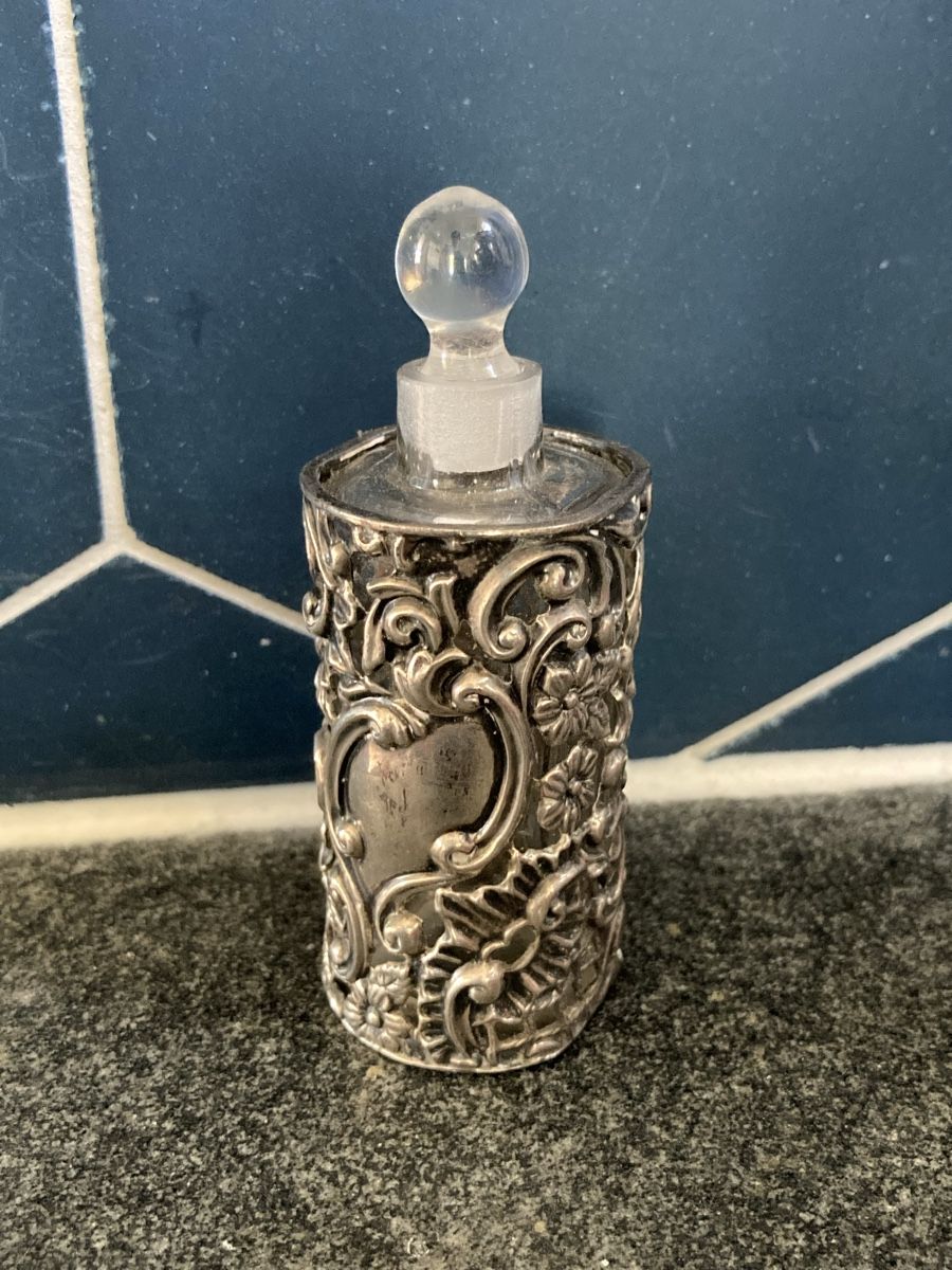 Flaconi: Antike Silber Parfümflasche Flacon – Usato da Lausen venduto da Mutuli