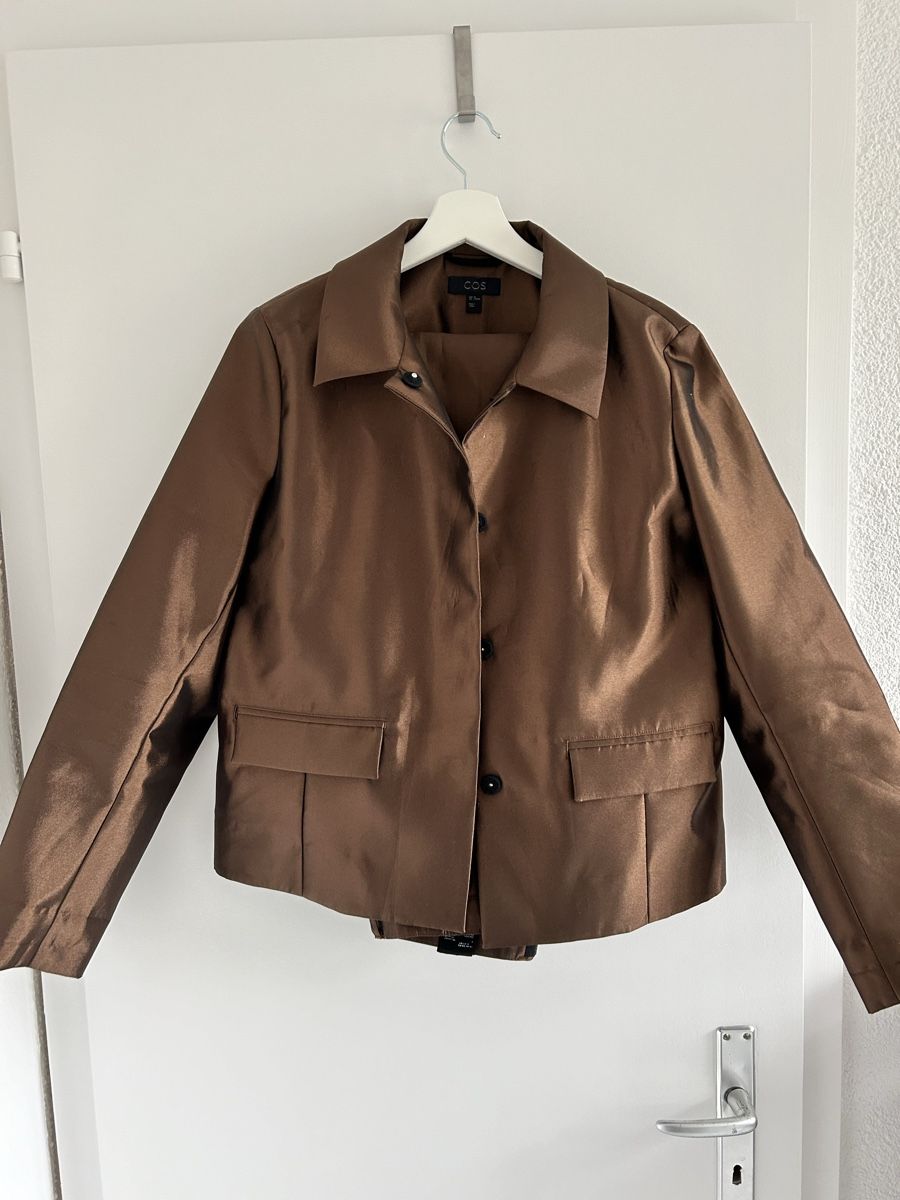 Cos Completi & Tailleur: Brauner Blazer mit passender Hose – Usato da Winterthur venduto da cotton97