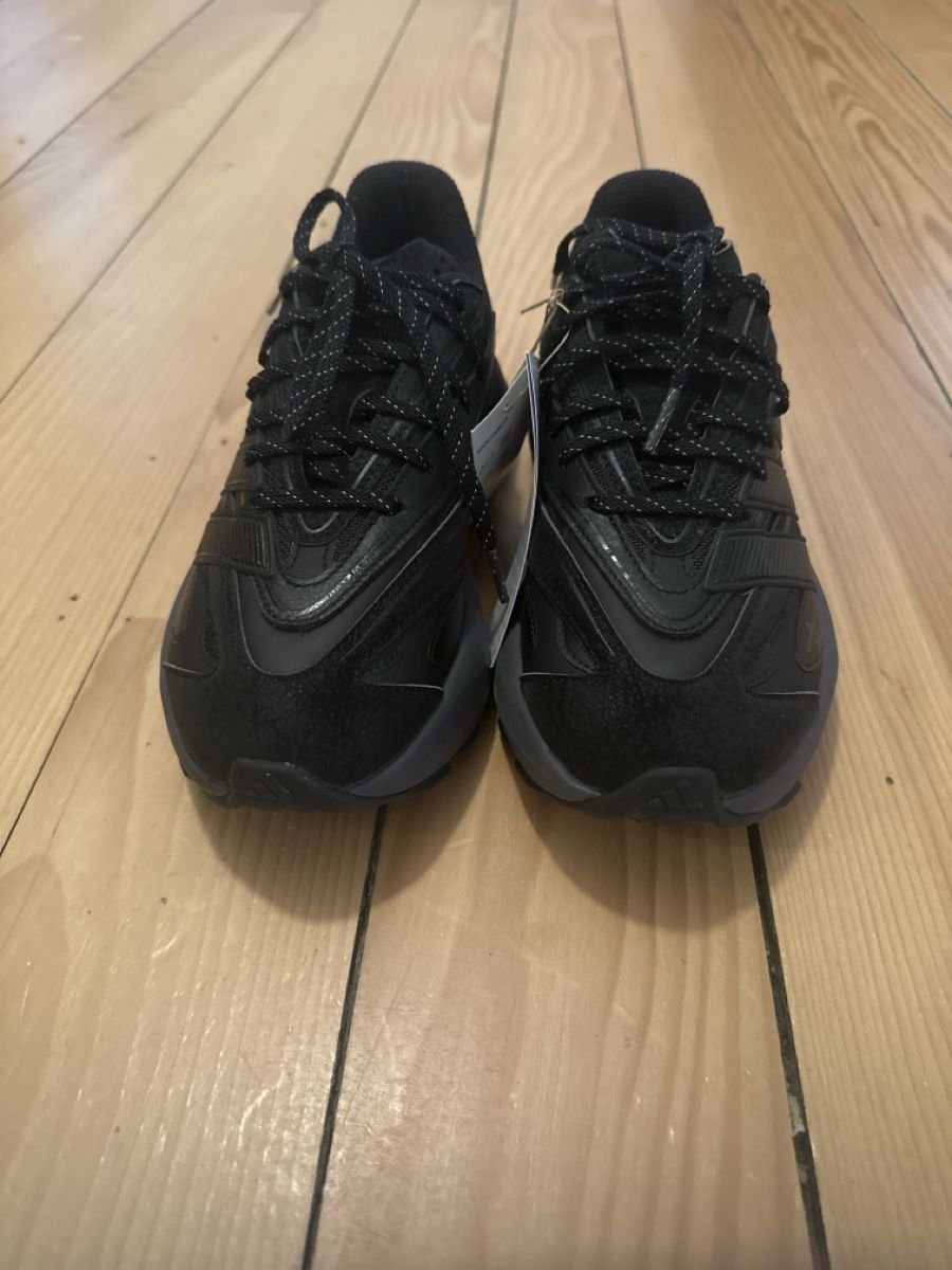 Adidas Scarpe da uomo: Adidas Sneaker schwarz Grösse 38 2/3 – Nuovo e nell'imballaggio originale da Schaffhausen venduto da NellyE 3