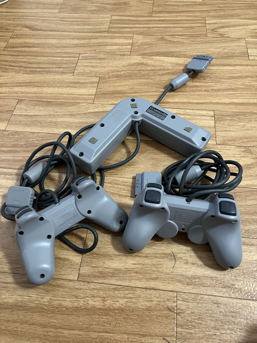 Sony Controller: Sony PlayStation PS1 Multitap Original + Analog Controller S – Usato da Muralto venduto da dan_pf8r 4