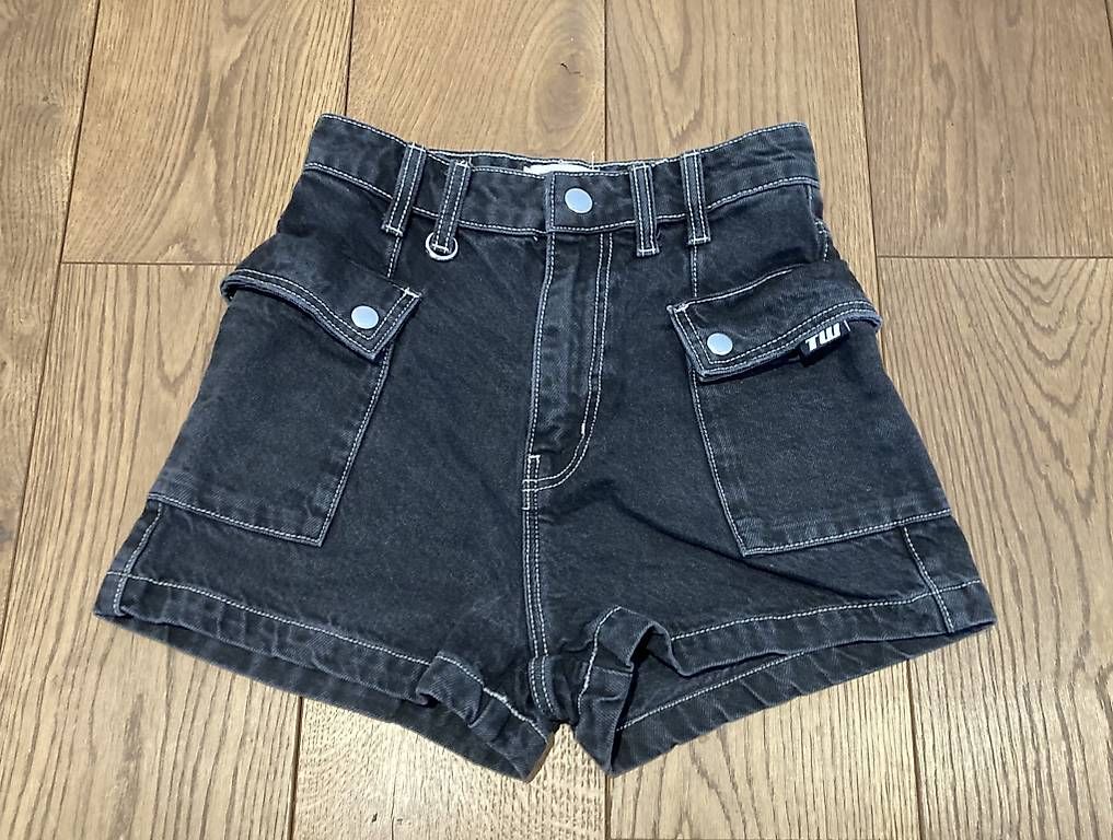 Pantaloni: TALLY WEiJL - Kurze Hose Gr. 32 – Usato da Bellach venduto da lia_26tj