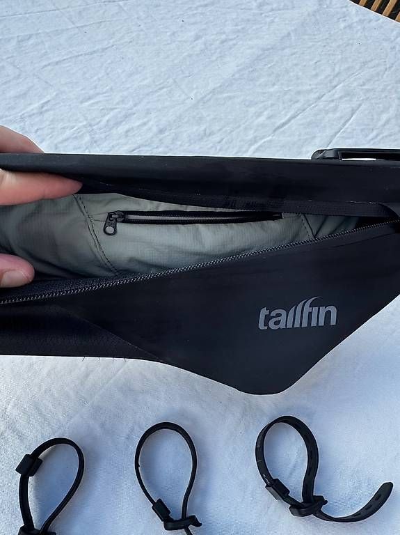 Tailfin Borse: Sacoche de cadre Tailfin 2.7L – Nuovo (secondo la descrizione) da La Tour-de-Trême venduto da w.max 1