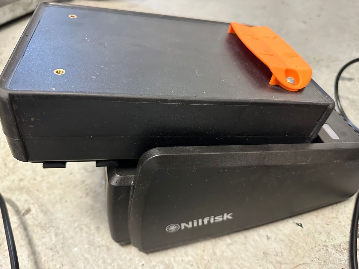 Nilfisk Tutte le macchine: Nilfisk SC250 mit 3 Neue Akkus – Usato da Luzern venduto da Swiss-Garage 1