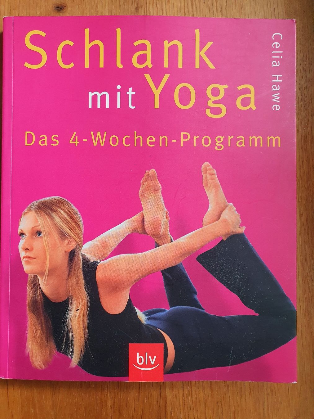 Libri: Schlank mit Yoga - Das 4-Wochen-Programm, Top Zustand! – Usato da Zürich venduto da Philotimo