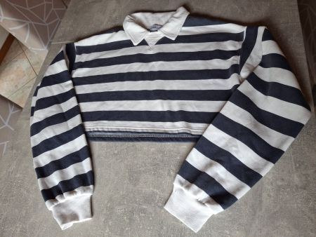 Pull marinière court taille XS marque Bershka 40% coton