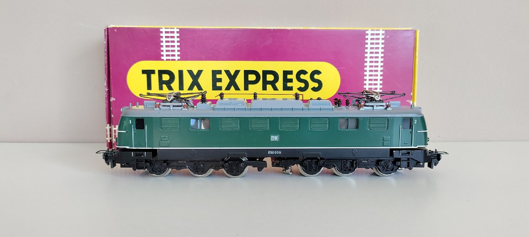 Trix Modelleisenbahnen: Trix-Express H0-E-Lokomotive"BR·E50·009"|Art.2235|inkl.OVP – Gebraucht aus Boswil von MAF_952 2