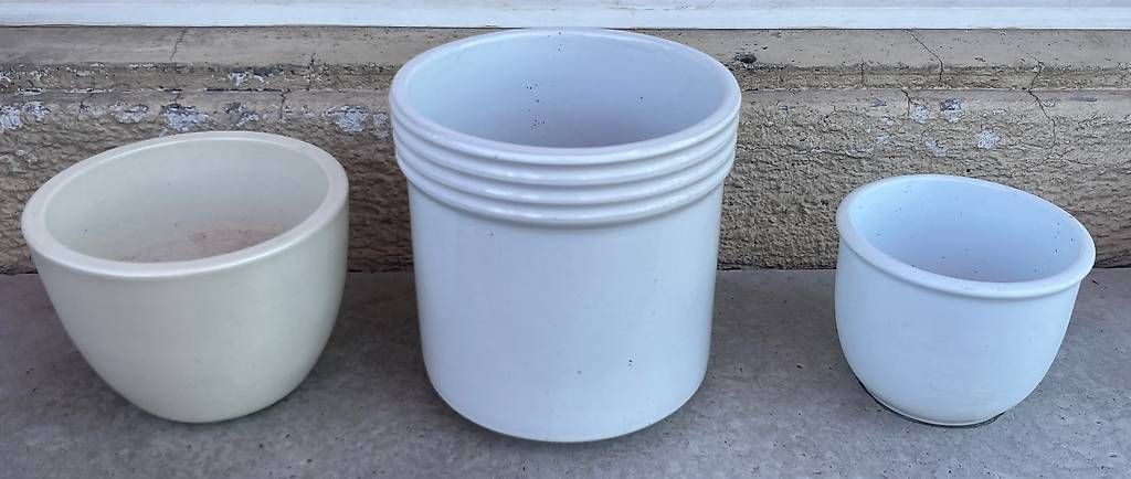 Pots de fleurs: 3 schöne Tontöpfe Weiss – D'occasion à Urdorf par Resumasa