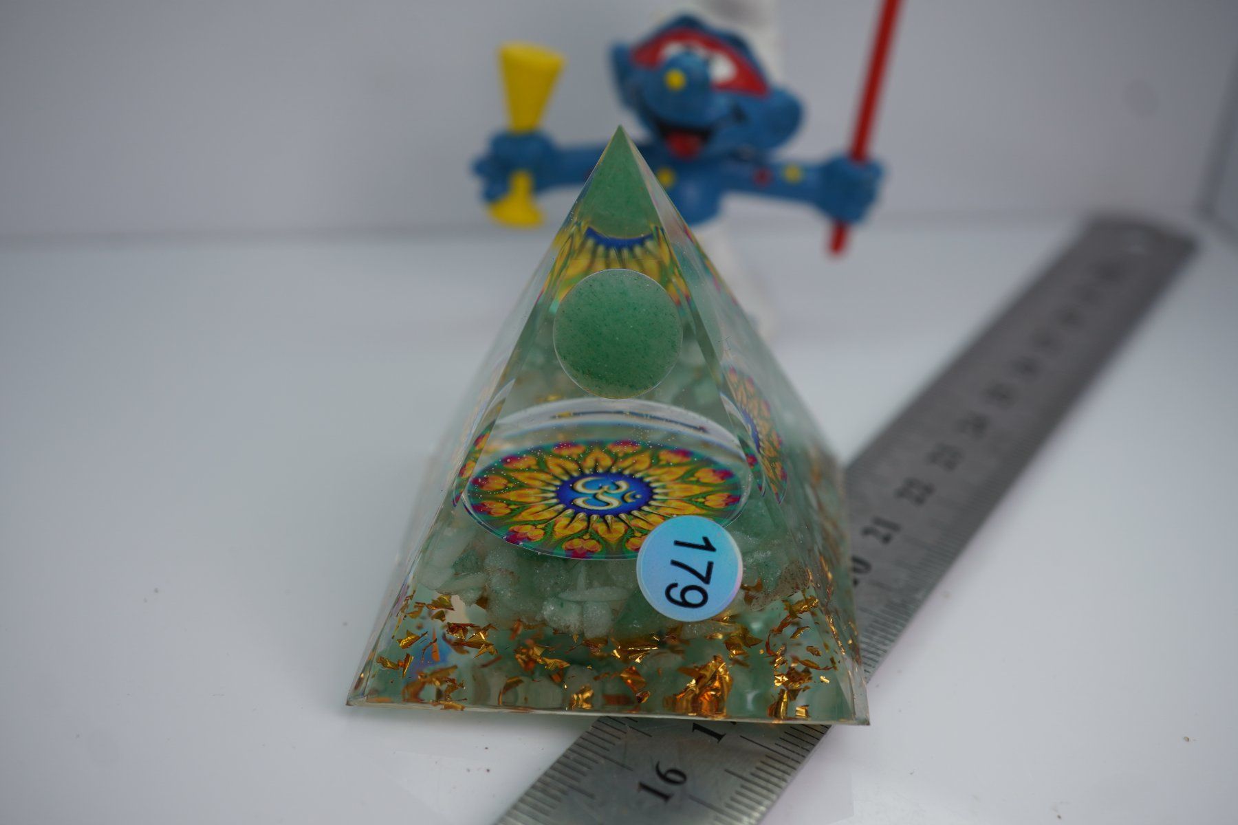 Minerali & Pietre curative: Aventurin  Om   Orgonit - Pyramide 5 cm  ab 6.-  !! – Nuovo e nell'imballaggio originale da Eschenbach SG venduto da topstone 2