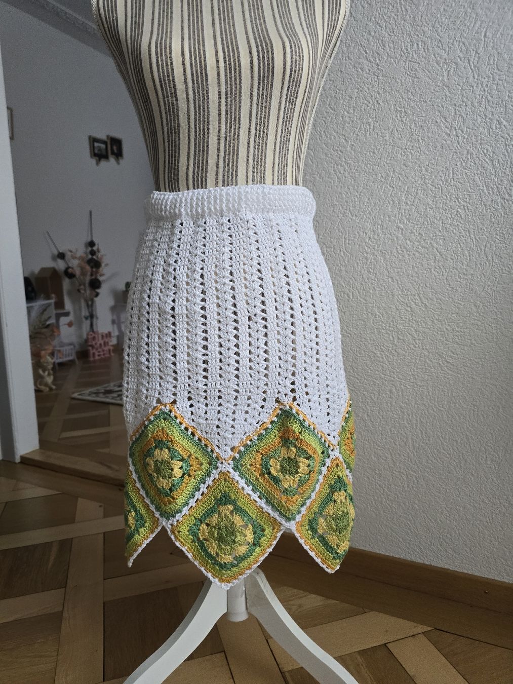 Gonne: Jupe d'été crochetée à la main - Taille ajustable – Nuovo (secondo la descrizione) da Biel/Bienne venduto da Ebrulimina