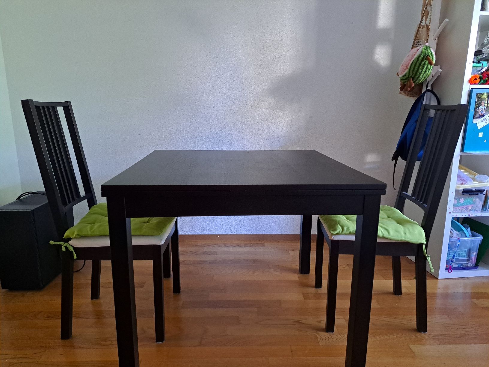 Ikea Set de table et chaises: Dining table with 2 chairs dark wood good condition ikea – D'occasion à Biel/Bienne par melonqq
