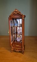 wunderschöne Vitrine mit Spiegel für Puppenhaus/Puppenstube