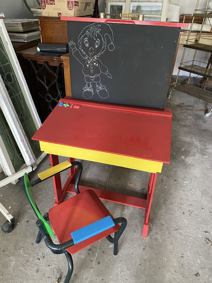 Scrivanie: kinderpult mit Stuhl – Usato da Münsingen venduto da Sinonn