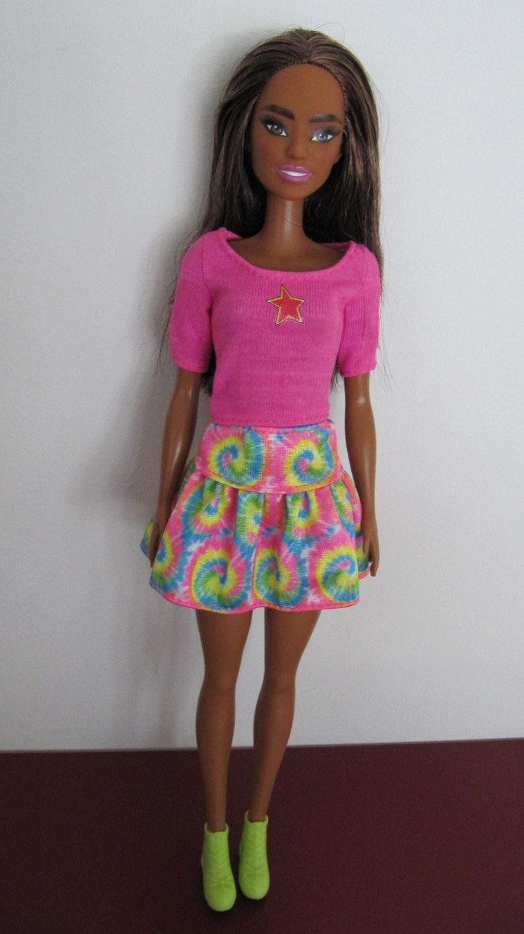 Bambole: Barbie Puppen mit farbenfrohem Outfit – Usato da Brunnen venduto da Kiwiland1 3