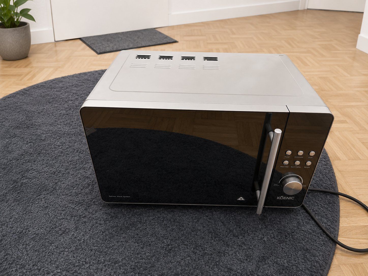 Cucine complete: Koenig Mikrowelle, wenig gebraucht – Usato da Langenthal venduto da lau_vv9q