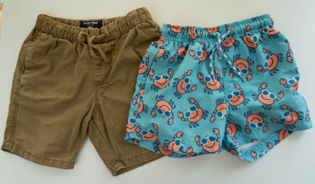 2x Jungen Shorts – Badehose & kurze Hose, Gr. 104
