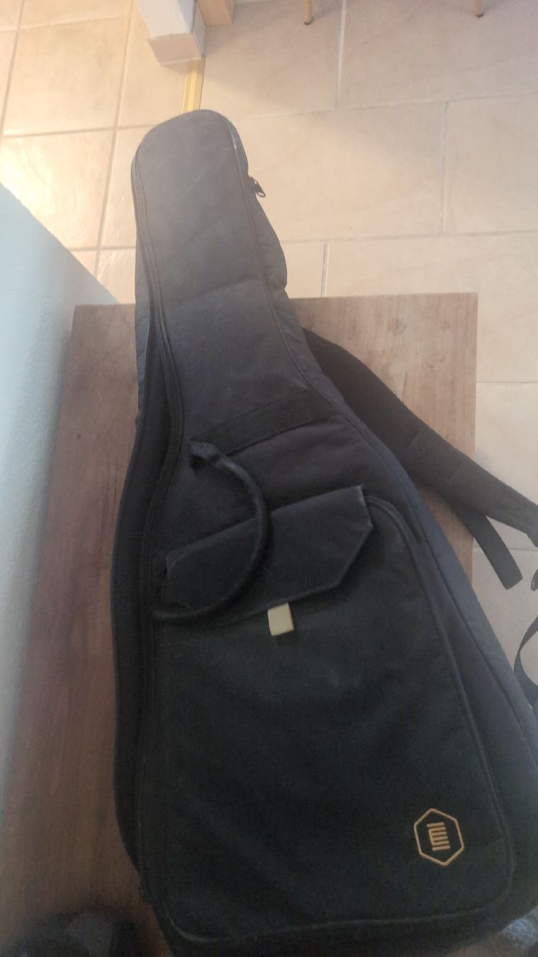 Instruments de musique: Hübsche akustische Gitarre  – D'occasion à Uster par Malinamaeder 7